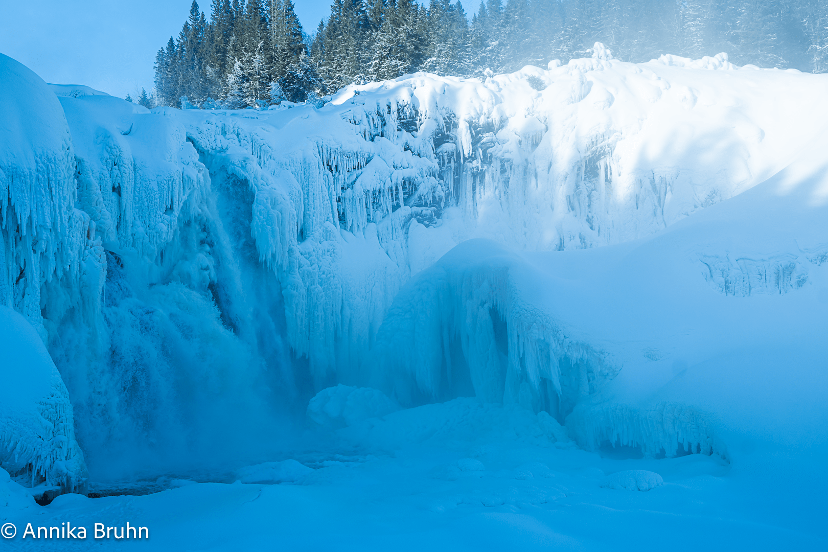 Gigantischer Wasserfall Tännforsen
